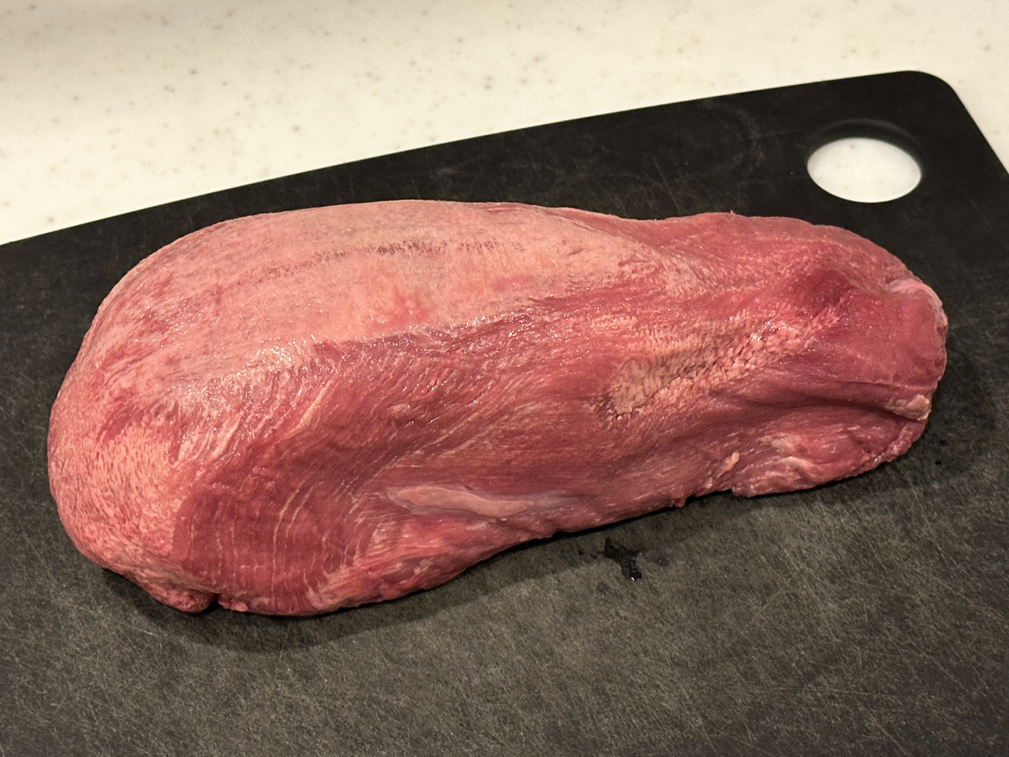 【お取り寄せレポート】重量なんと600g!? 大迫力の「牛タンブロック」を実食!