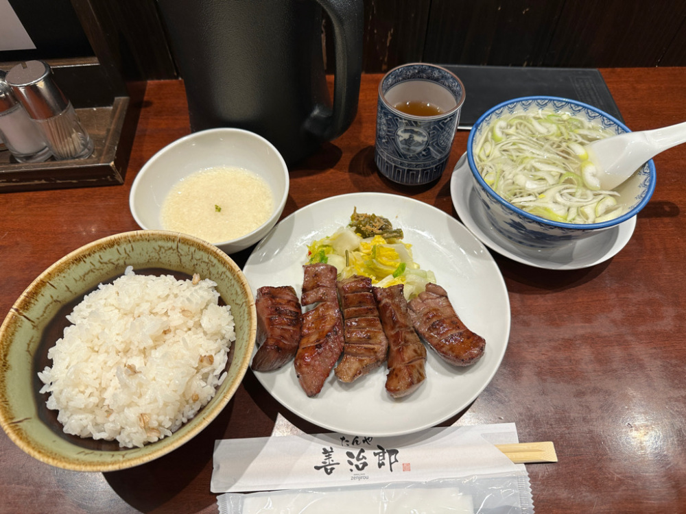 仙台の牛タンは定食スタイル