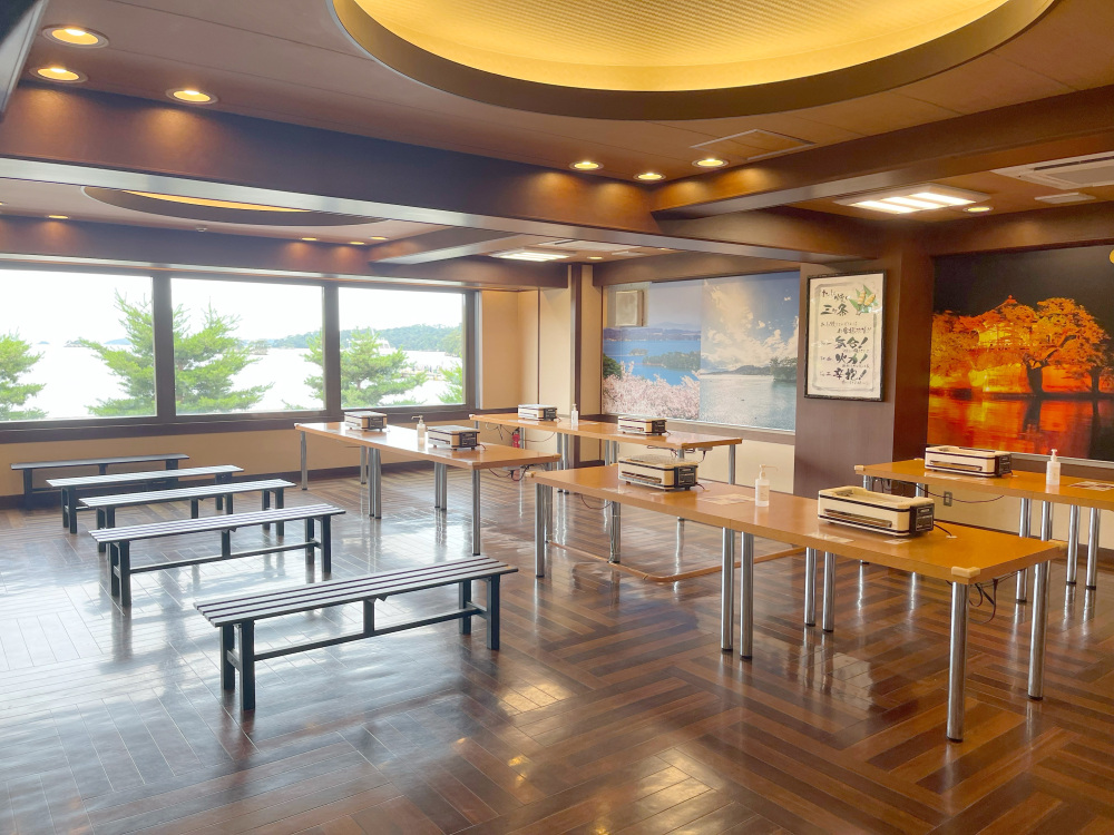 広々とした手焼き体験スペース。