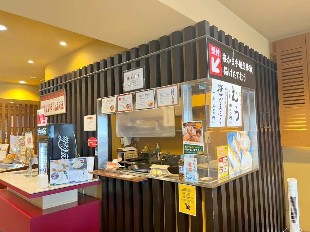 1階では焼き立てを購入できます。