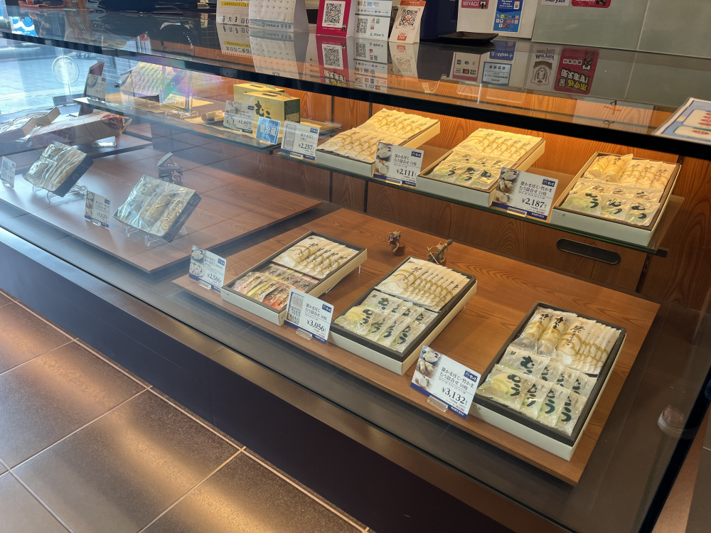 お土産も種類豊富！体験の後はショッピングも楽しめます。