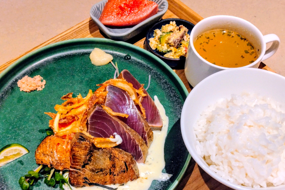 ランチ「藁焼きＷ盛り合わせ定食」