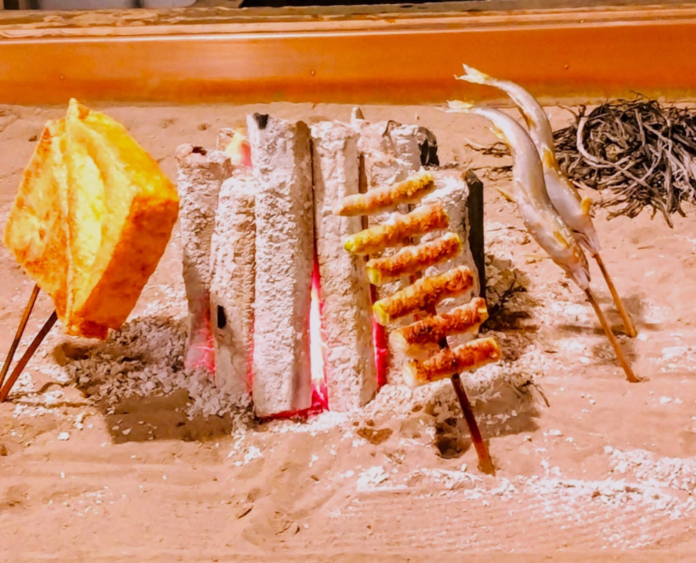魚、肉、野菜など地元食材をいろり焼きで