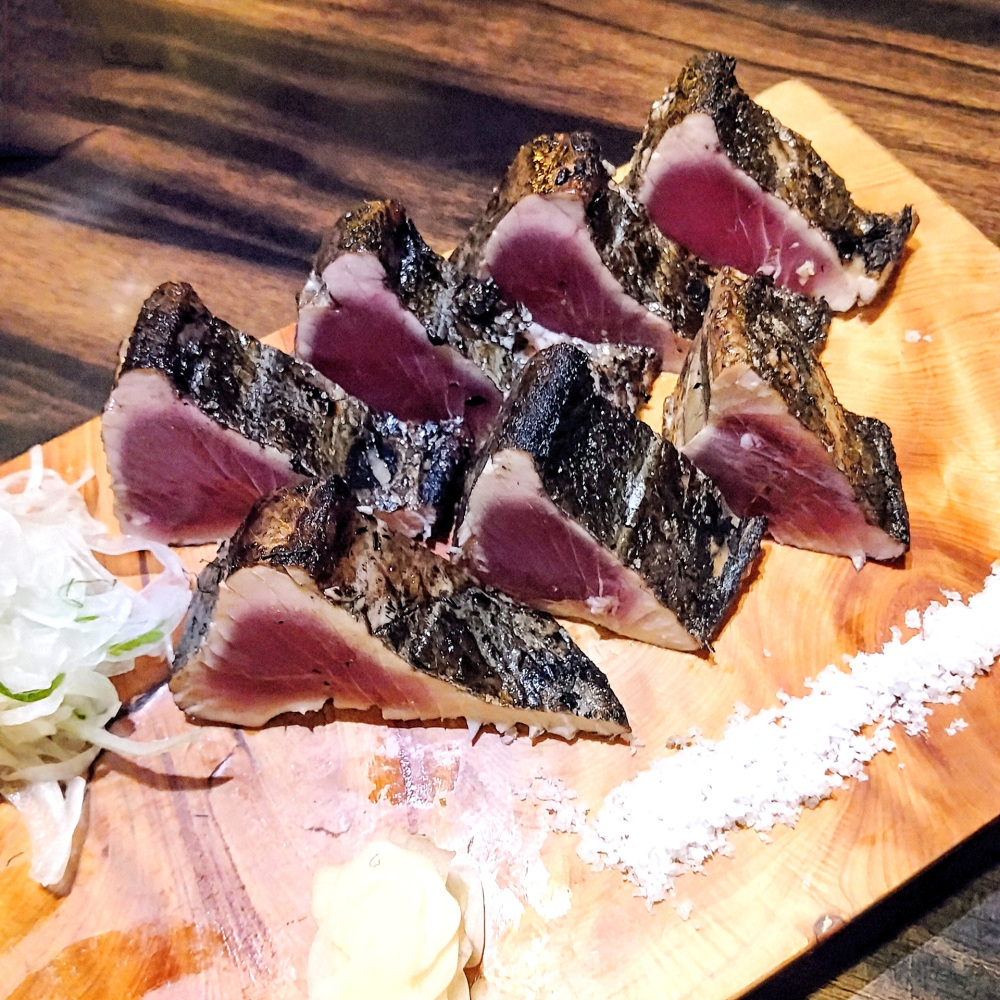 一番人気「金華かつおの藁焼き（塩たたき）」税込1,936円　※取材時の価格