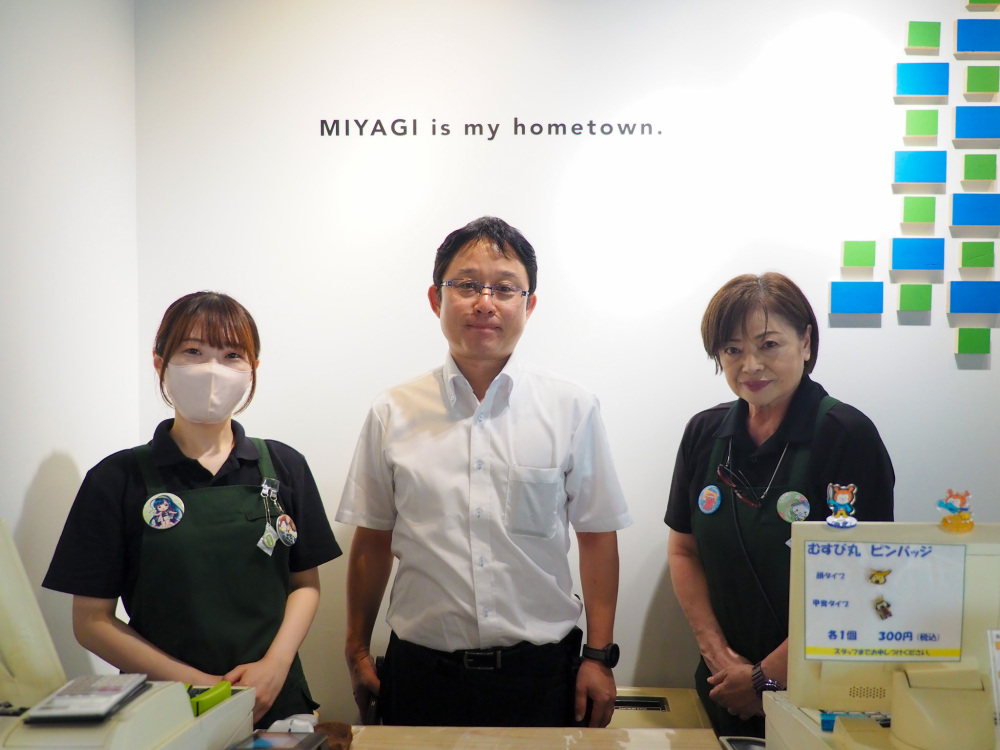 大蔵店長とスタッフ。スタッフたちは全員が池袋時代から継続して働いており、一緒に激動を乗り越えてきた絆がある