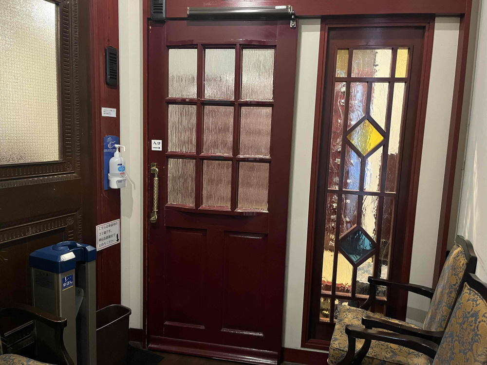 大正ロマン溢れる落ち着いた雰囲気の店内。