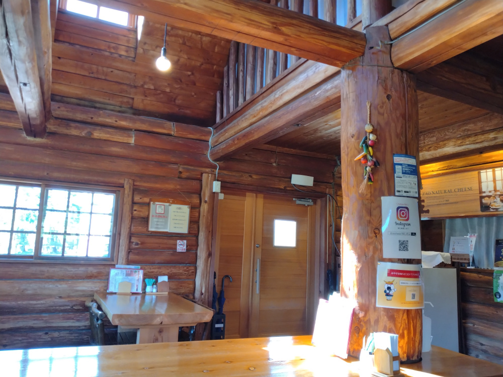 温もりとどこか懐かしさを感じる店内