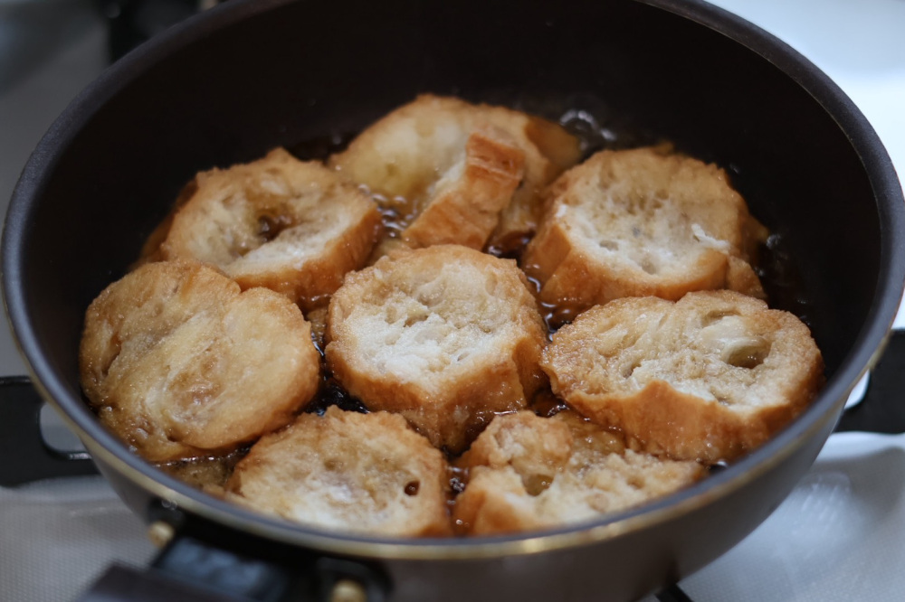 焦げ付かないよう、ふつふつと軽く煮立つ程度の火加減で加熱しましょう。