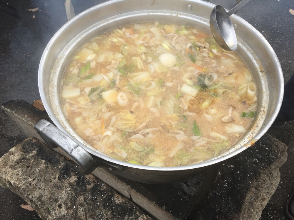 宮城県民は、なぜ河原で芋煮会をするのか？