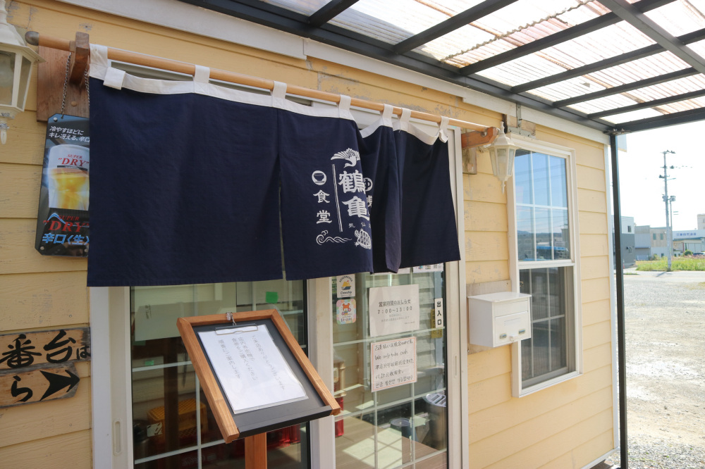 オープンは午前7時。朝の仕事を終えた漁師さんもほっと一息