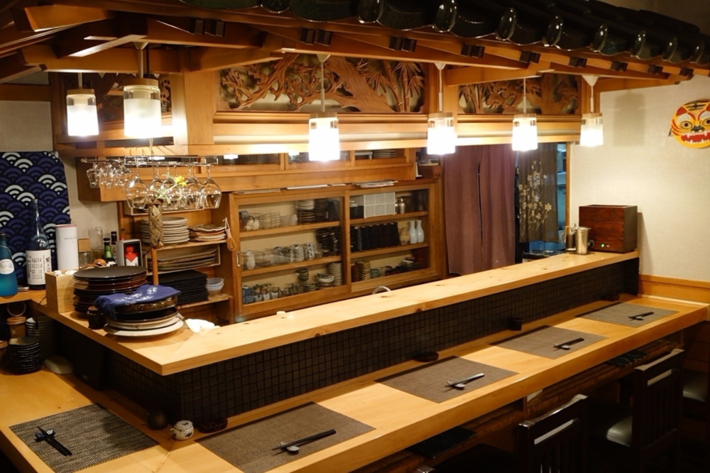 カウンター席があるので一人呑みにも◎。親方との会話に元気をもらえます。