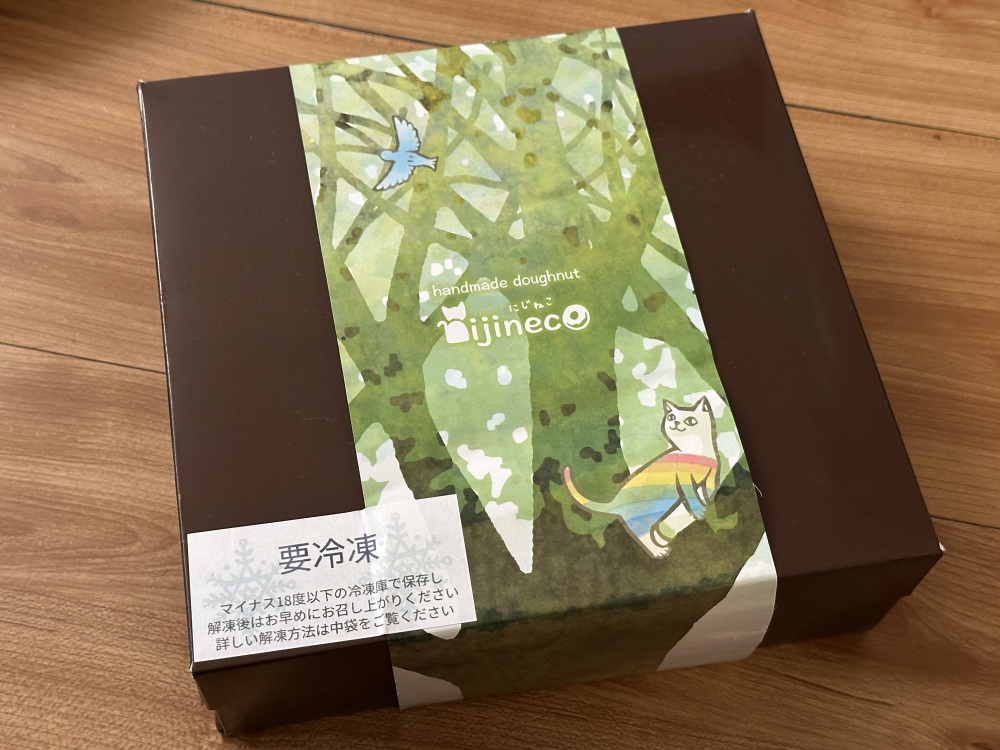 段ボールの中には可愛らしい箱が