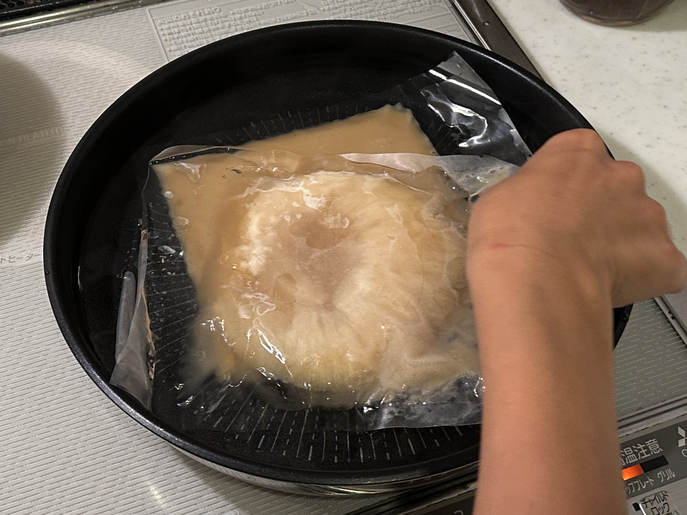 冷凍のままお湯に入れる