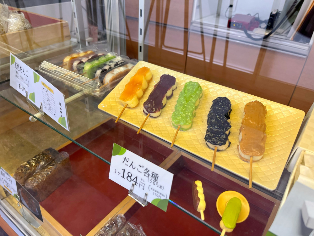 だんごもどれもおいしいんですよ。