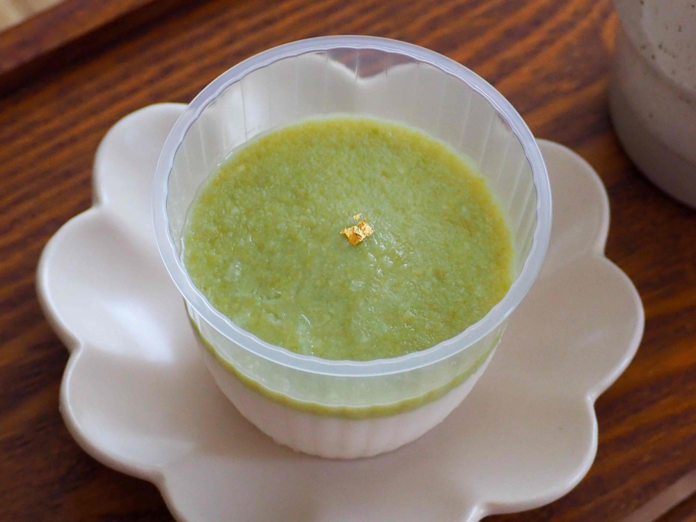 きめ細やかなづんだ餡が乗っています。づんだ餅の粒々食感とは違って滑らかな舌触り。