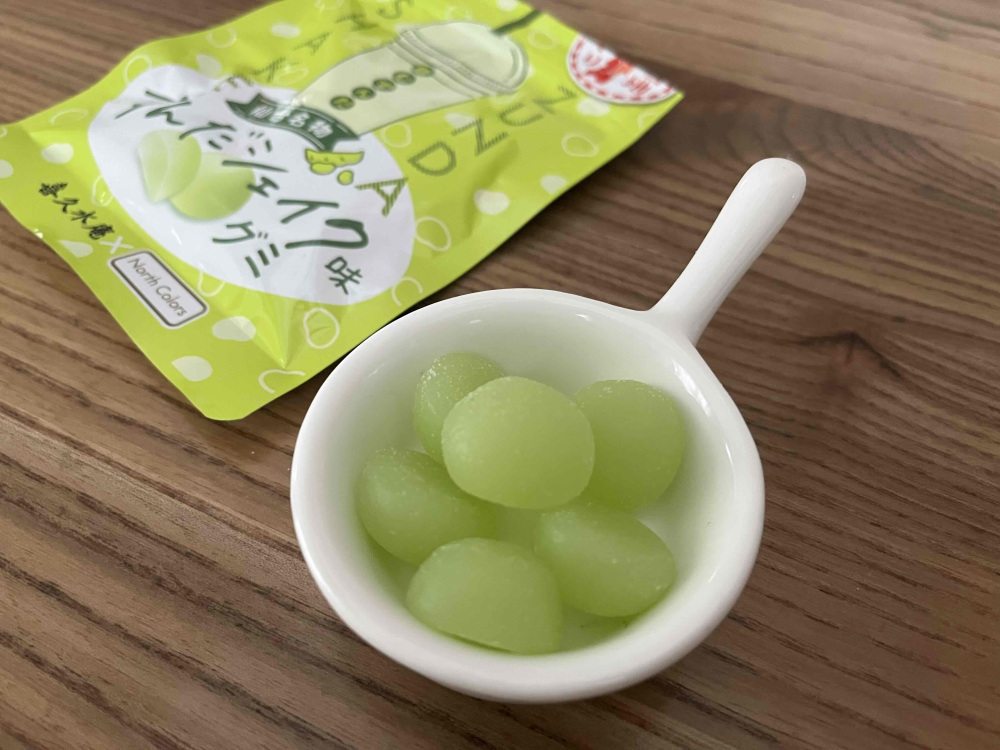 袋を開けるとずんだシェイクの香りが!弾力のある食感はずんだ餅を食べているかのようです。