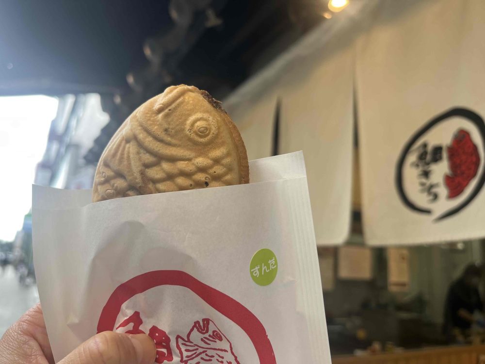 この日は寒かったので熱々のたい焼きが嬉しすぎました!たくさんの種類を買ってもシールを貼ってもらえるから安心です。