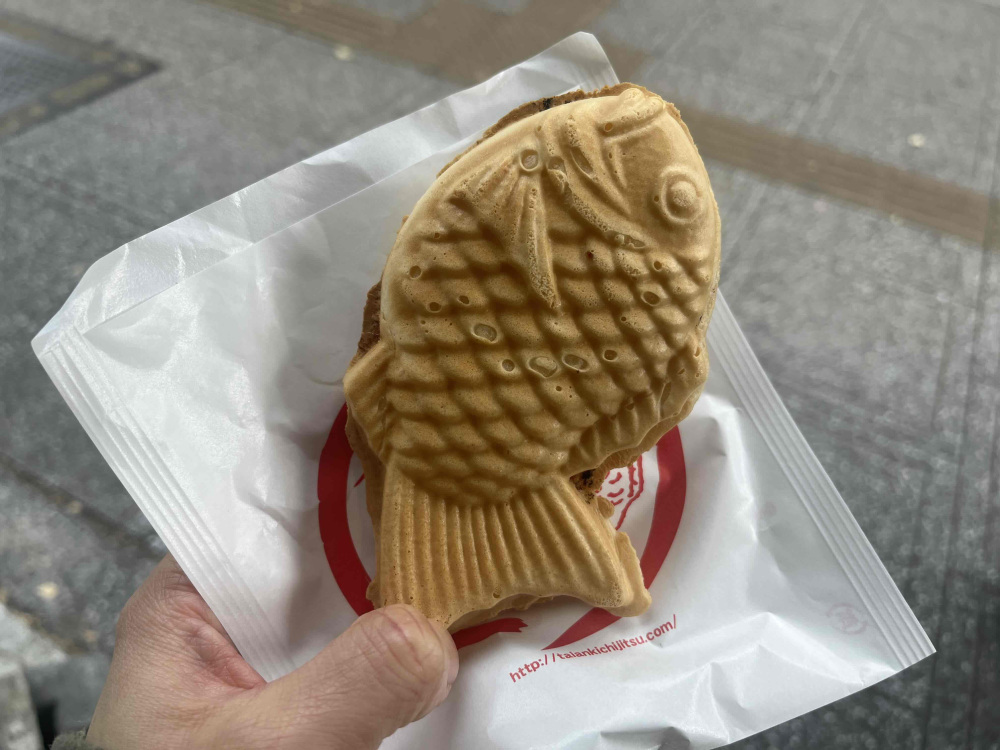 油を使わずに焼き上げているため皮はパリッ、サクッとしています。噛むともちもち感もあり、皮だけでおいしいのが分かります。