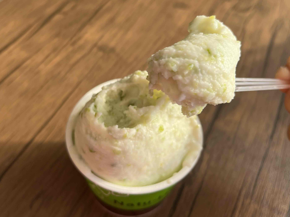 濃厚な味わいに感動…!!ずんだの香りとミルクのコクが口の中に広がってたまらないおいしさです!なめらかなジェラートの中にずんだの食感がしっかりとあります。