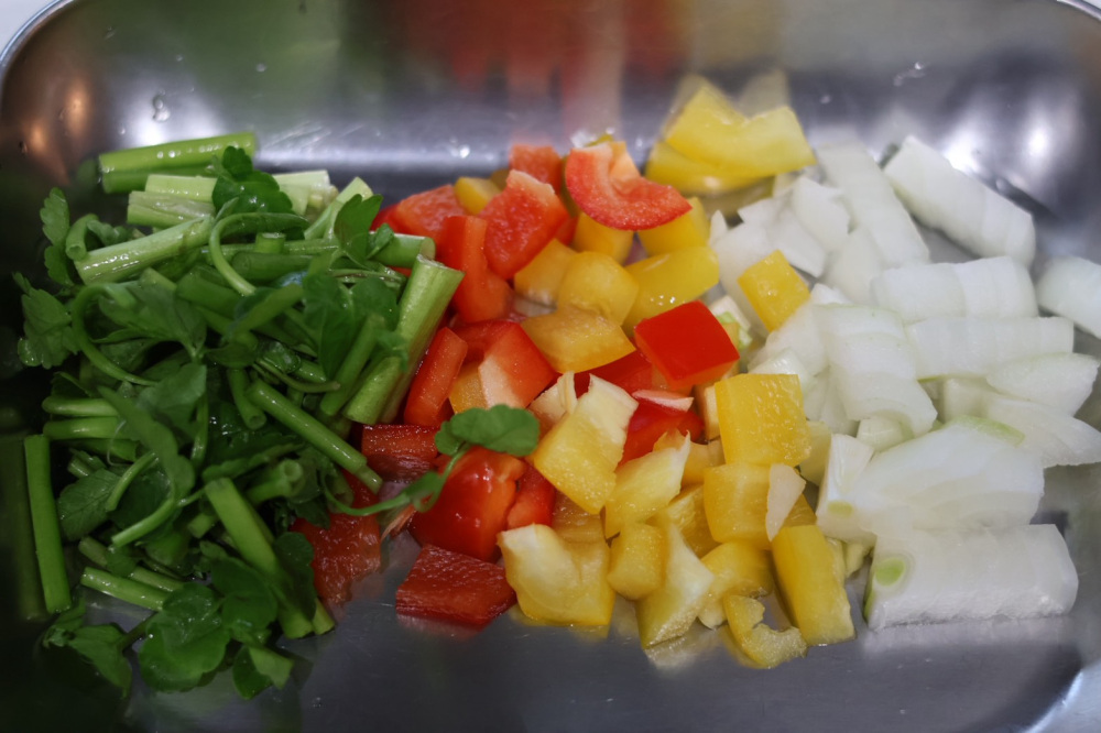 材料の大きさを揃えると、食感も見た目も良く仕上がります