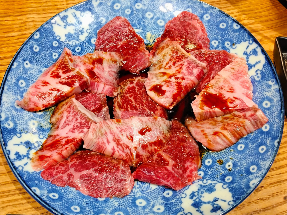 蔵王牛と仙台牛が贅沢に2種盛り（部位は日によって異なる）