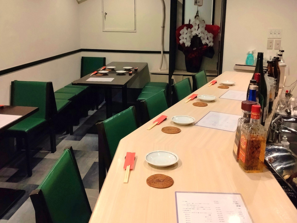 シンプルで昭和感がただよう店内