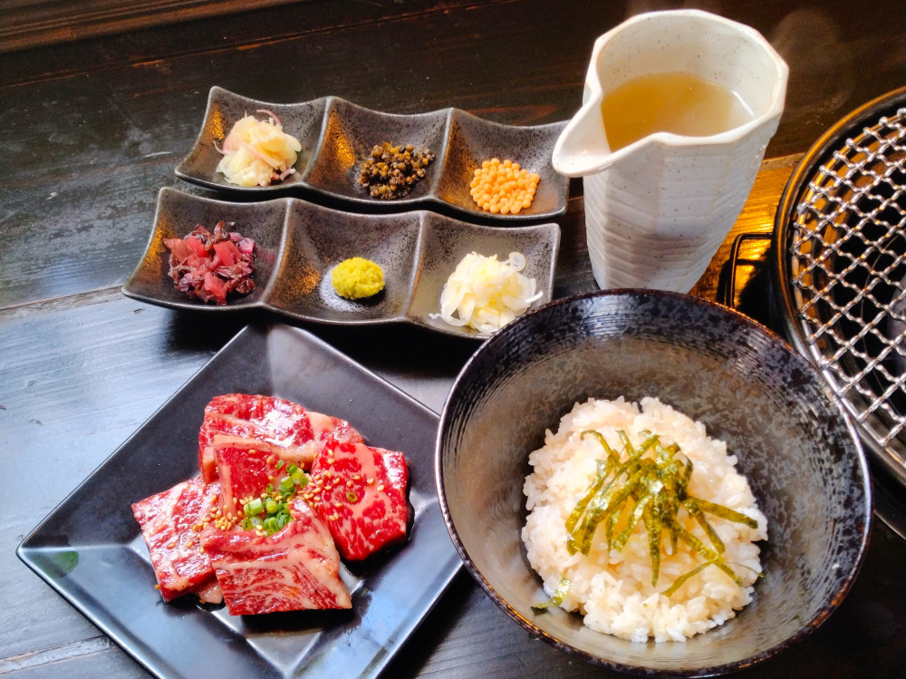 日高見牛ひつまぶしセット　取材時価格2,000円