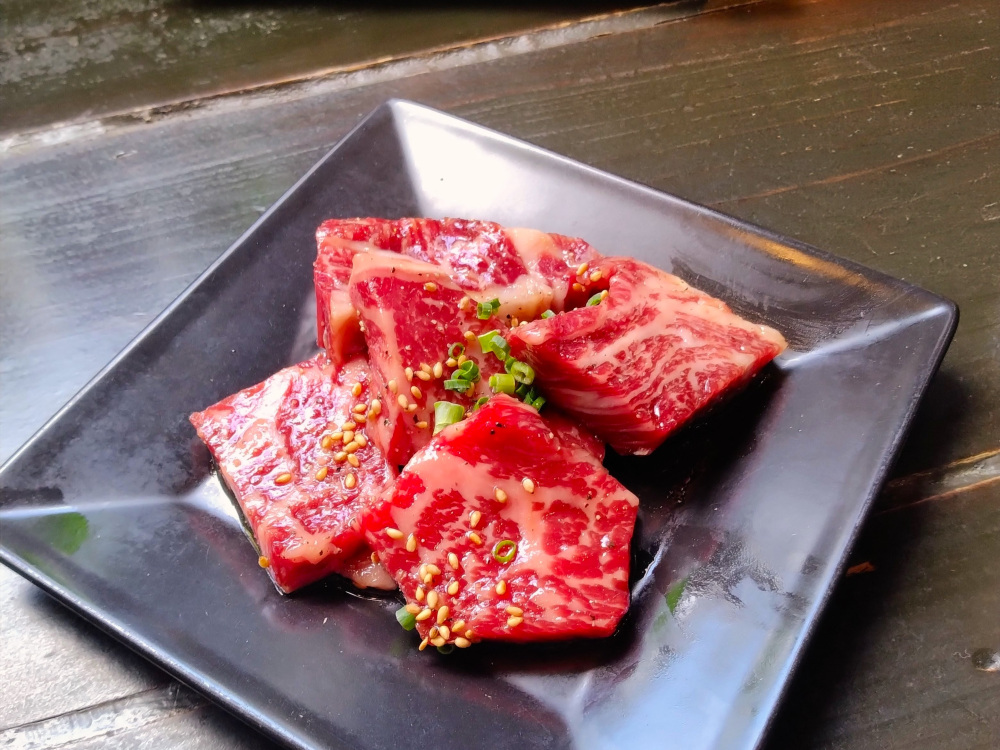 厚みのある日高見牛カルビ①