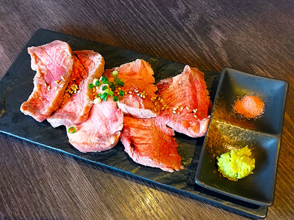 お店の名物の一つ熟成牛タン