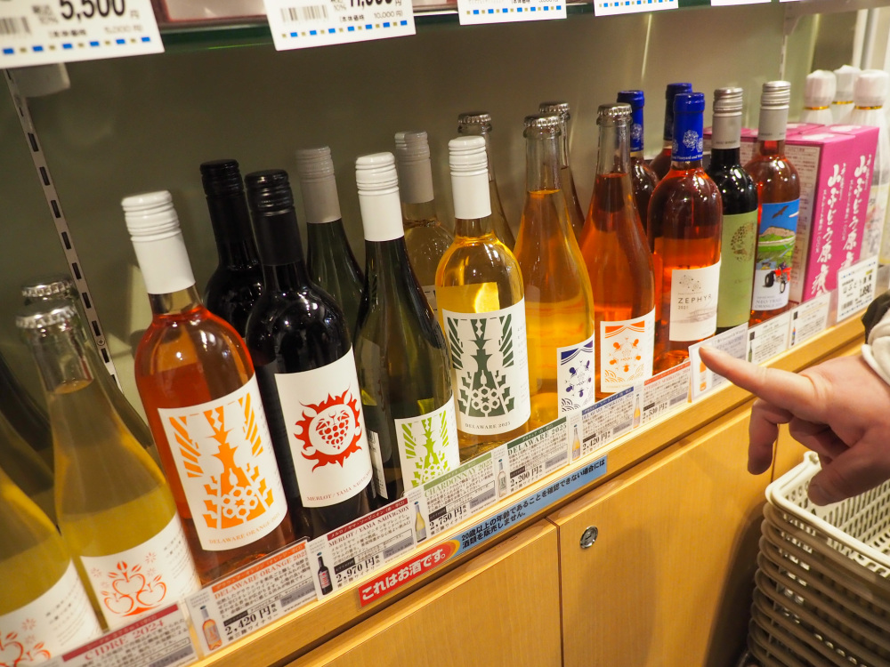 もちろん、お酒も忘れずに。「パスタに合わせてワインも選ぼう」と、つくる料理を思い浮かべながらセレクト