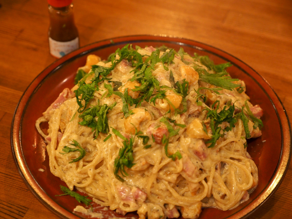 「カルボナーラなのに大葉が乗ってる！？」と驚きの声が上がったホヤボナーラ