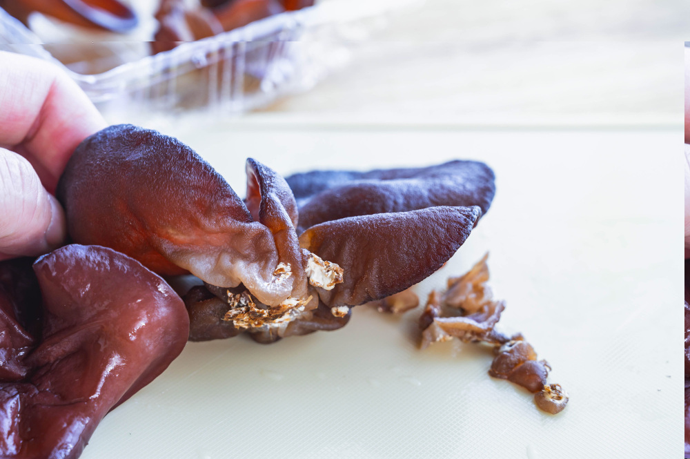 きくらげの下ごしらえ