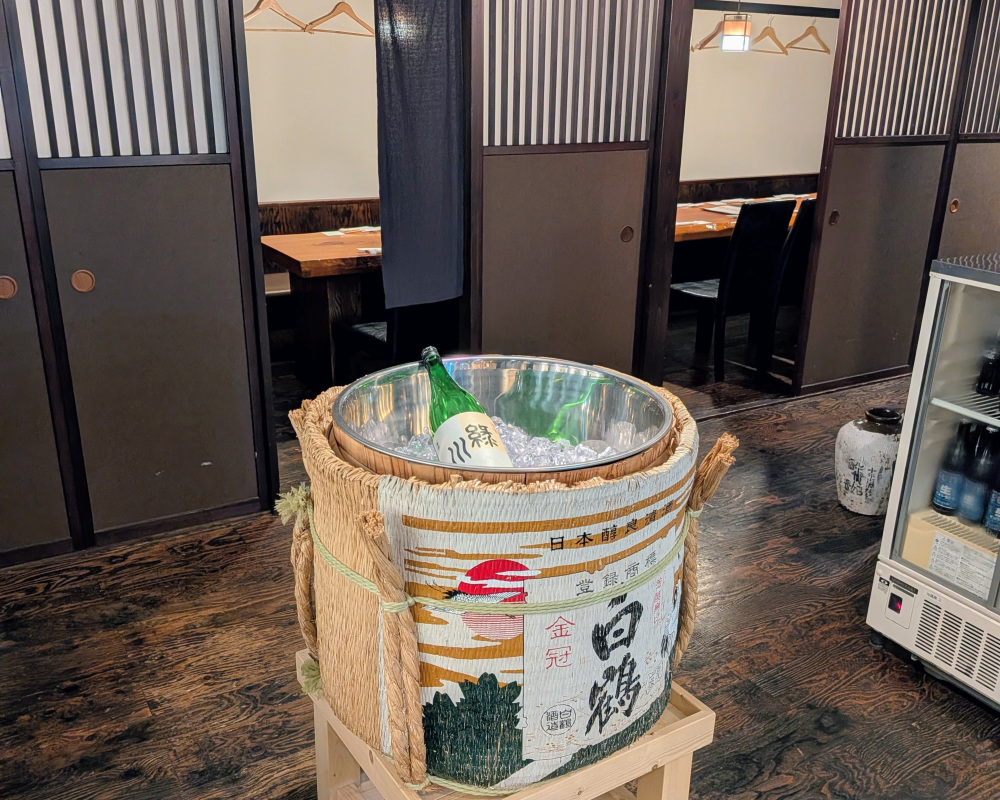 和の趣に心がなごむ店内