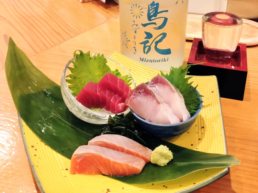 豆皿刺し三点盛り(手前:みやぎサーモン)