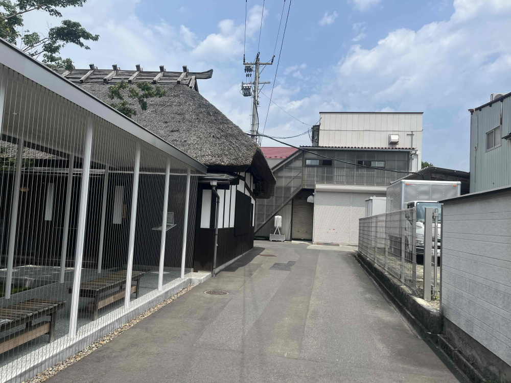 直売所の裏に工場があります。
