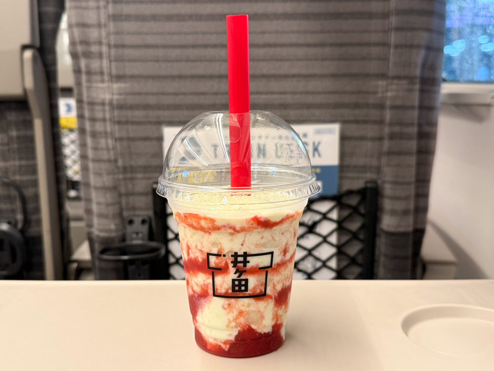 仙台を名残惜しく思いながら、新幹線で飲むのが恒例