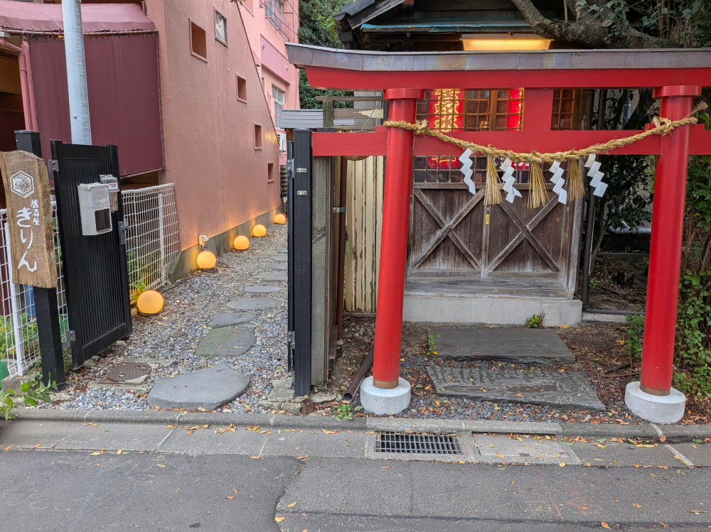 金蛇水神社仙台立町分霊社が目印