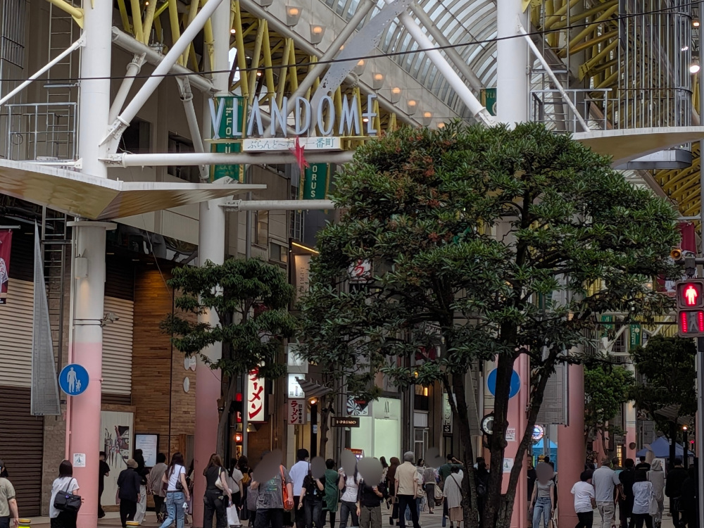 ぶらんど〜む一番町商店街の中に