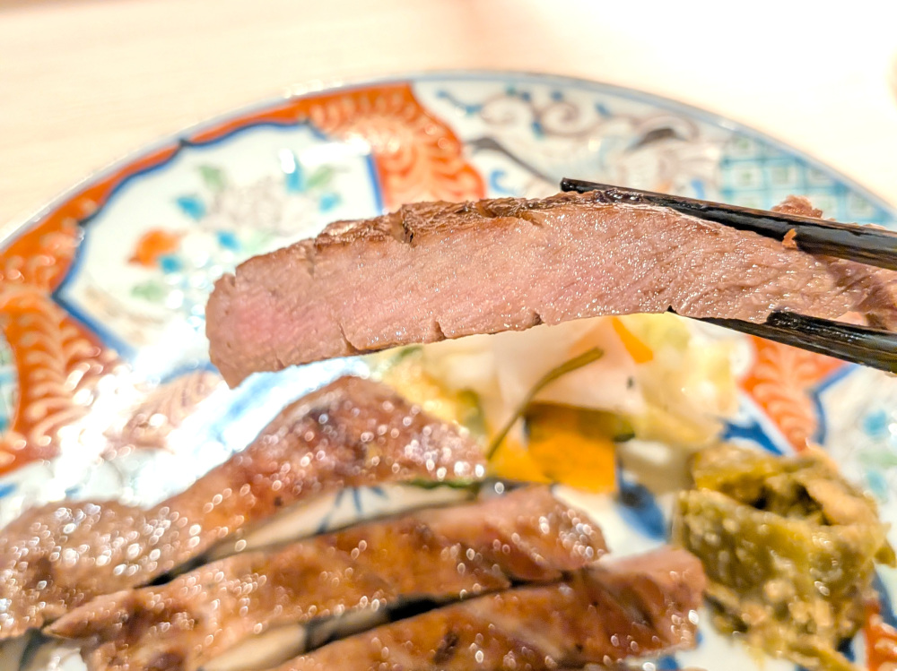 厚みと素材を感じられる牛タン焼き