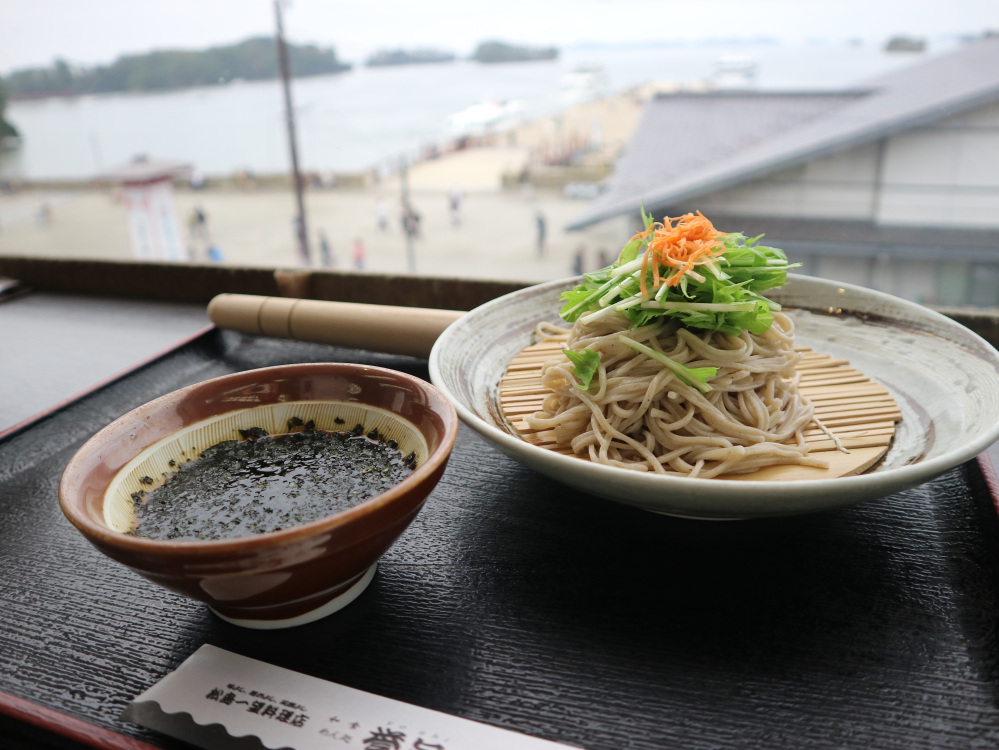 松島の景色とともに味わう海苔そば