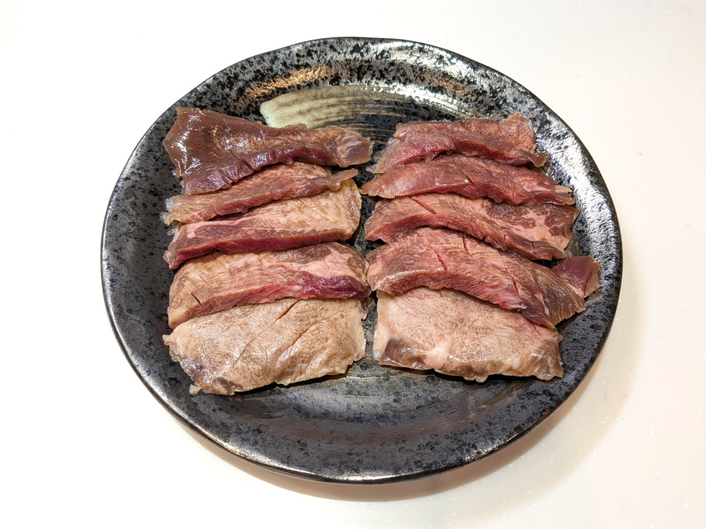 1枚1枚が美しく整った姿の牛タン　こちらも半日ほど解凍