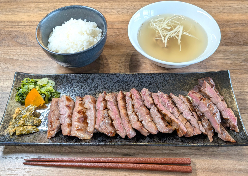 牛タン、テールスープ、宮城県産ひとめぼれのセットで
