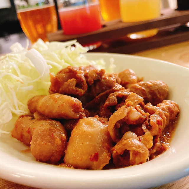 ビールが進む名物、気仙沼ホルモン炒め