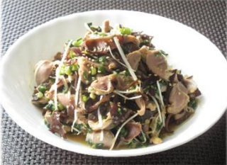 砂肝ときくらげの ねぎだくピリ辛和え