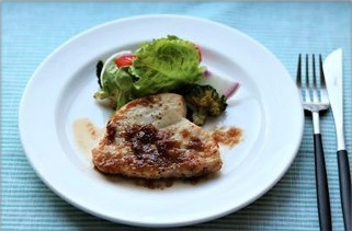 メカジキのステーキ ～おろし玉ねぎソース～ (レシピ提供：味の素株式会社)