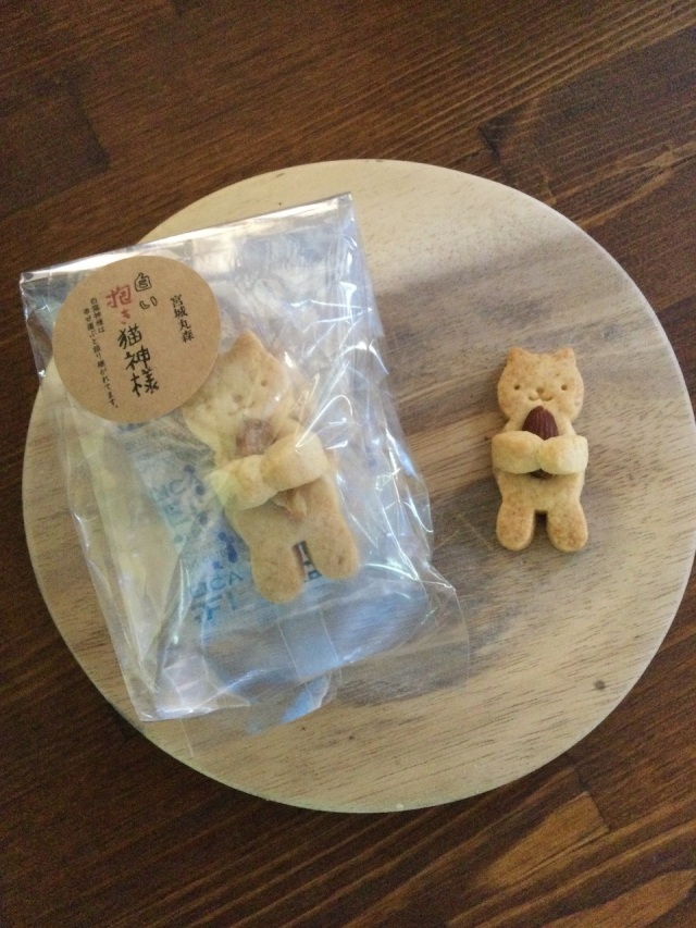 白い抱き猫神様クッキー